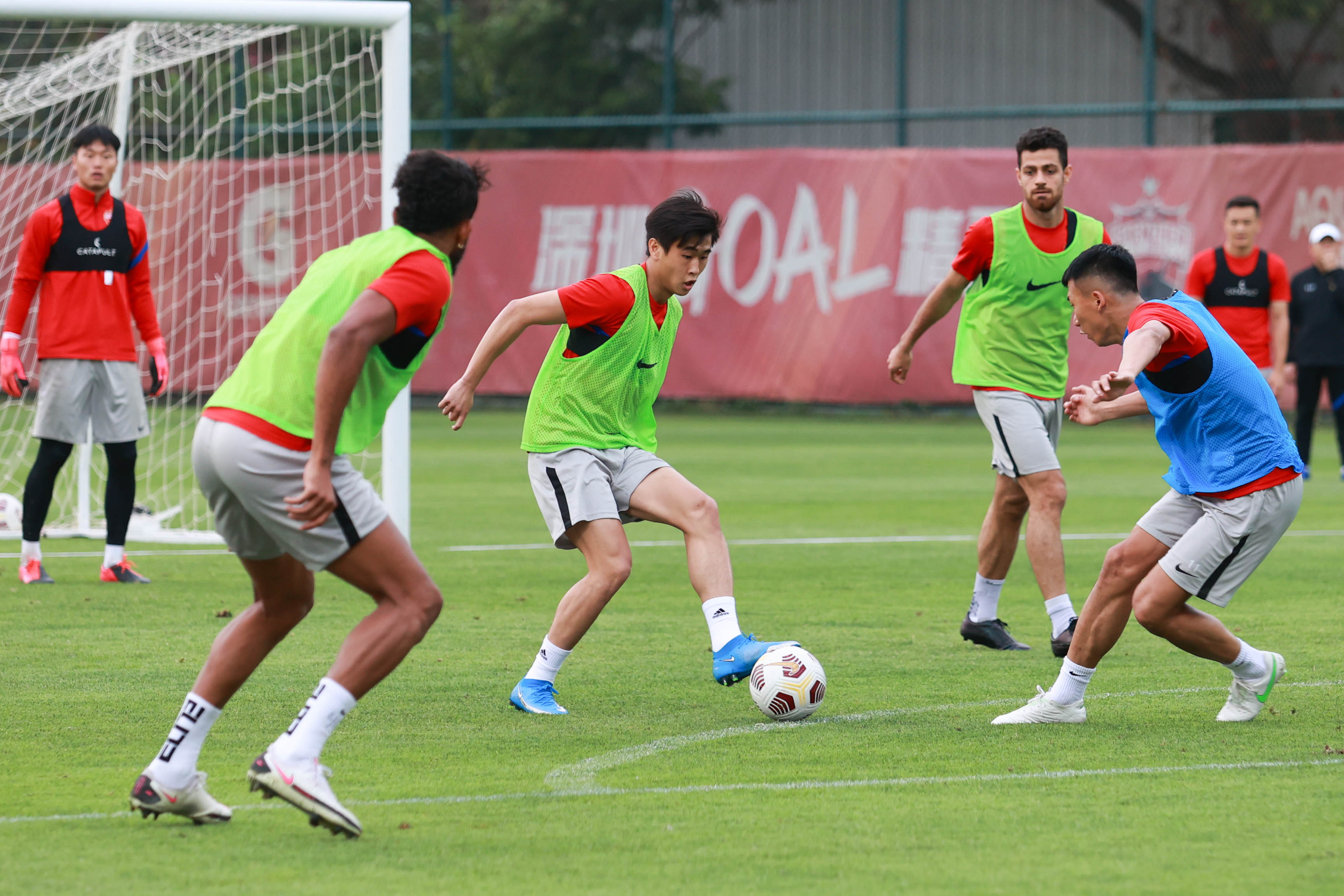 阿尔明主帅宣布下赛季引进新引援计划 阿尔明主帅宣布下赛季引进新引援计划