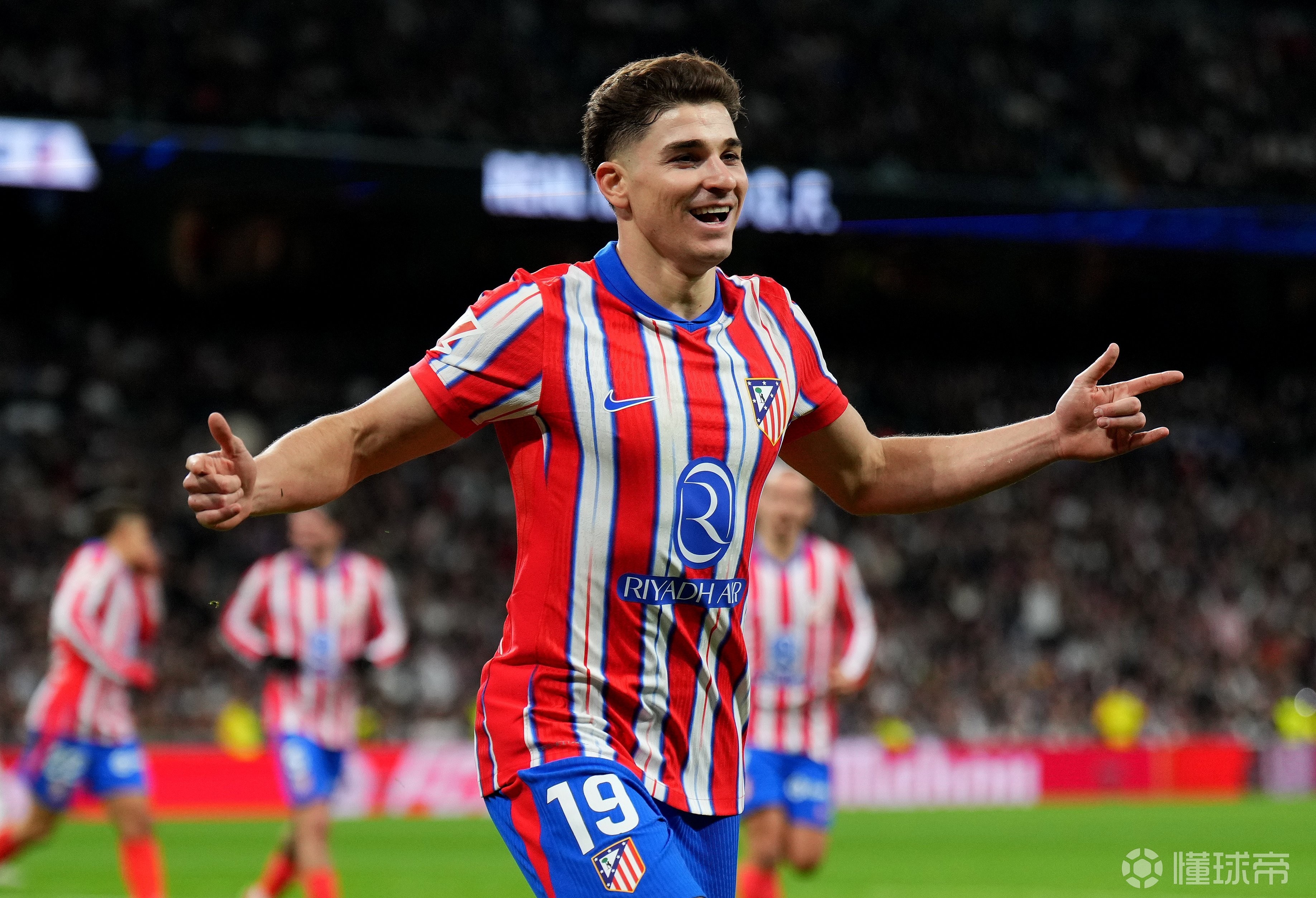 马竞后卫集体出击，坚守球队防线