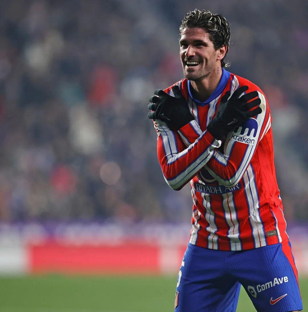 马竞后卫集体出击，坚守球队防线