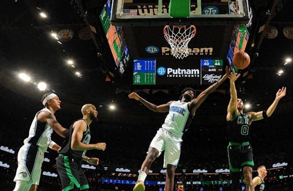 强队横扫对手，客场胜利成最大亮点的简单介绍