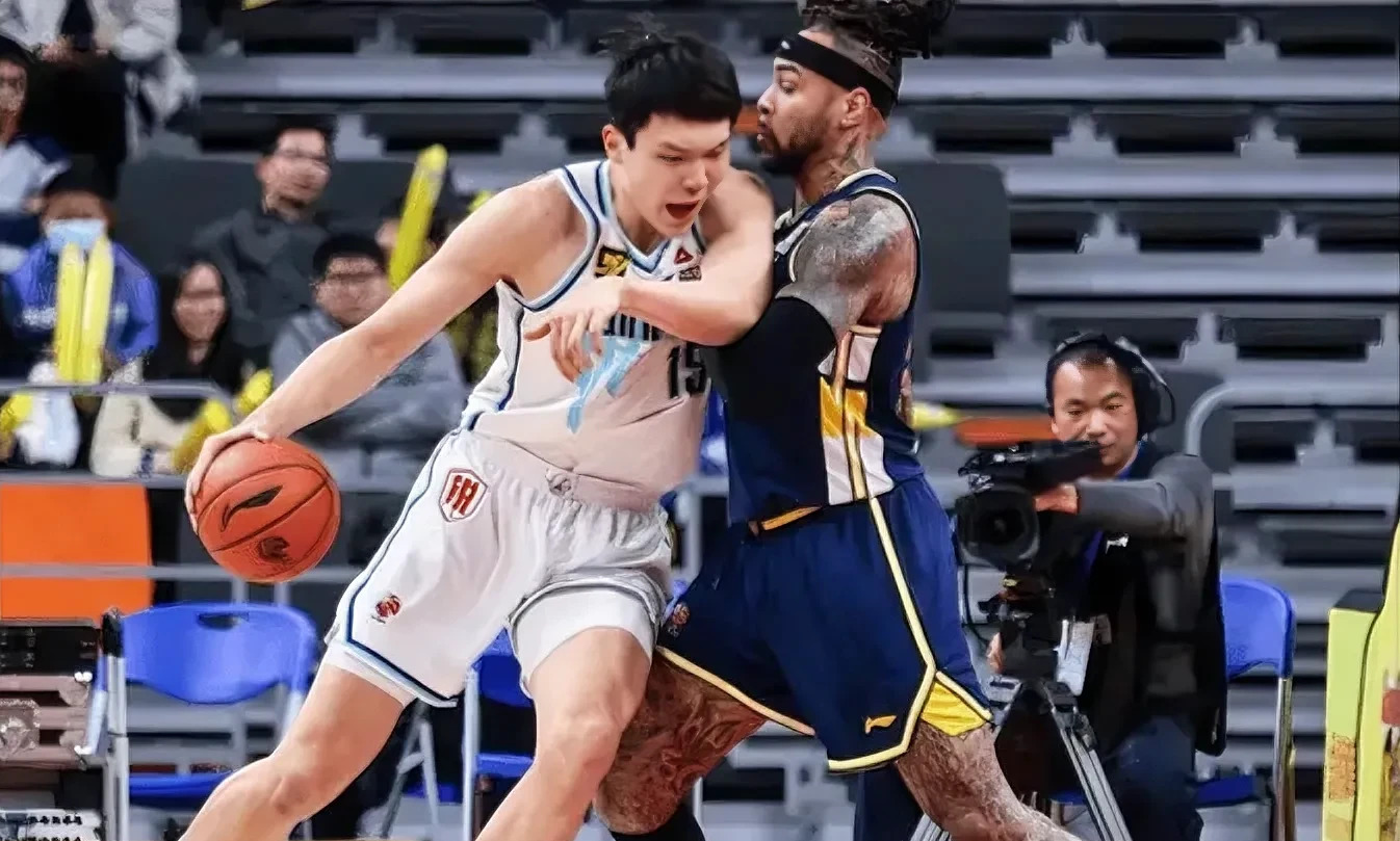 强队横扫对手，客场胜利成最大亮点的简单介绍