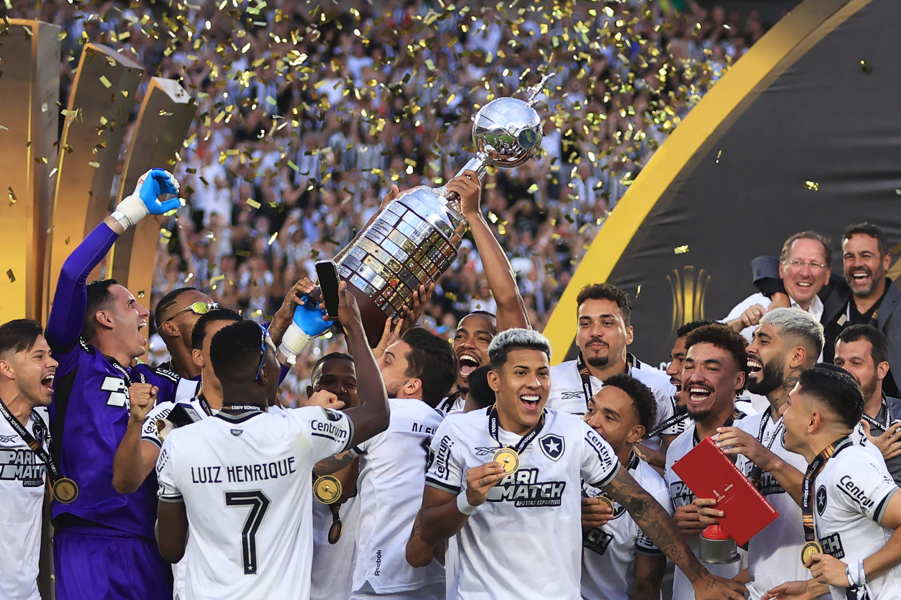 包含强强对决：欧洲联赛冠军迎战南美顶尖球队！的词条