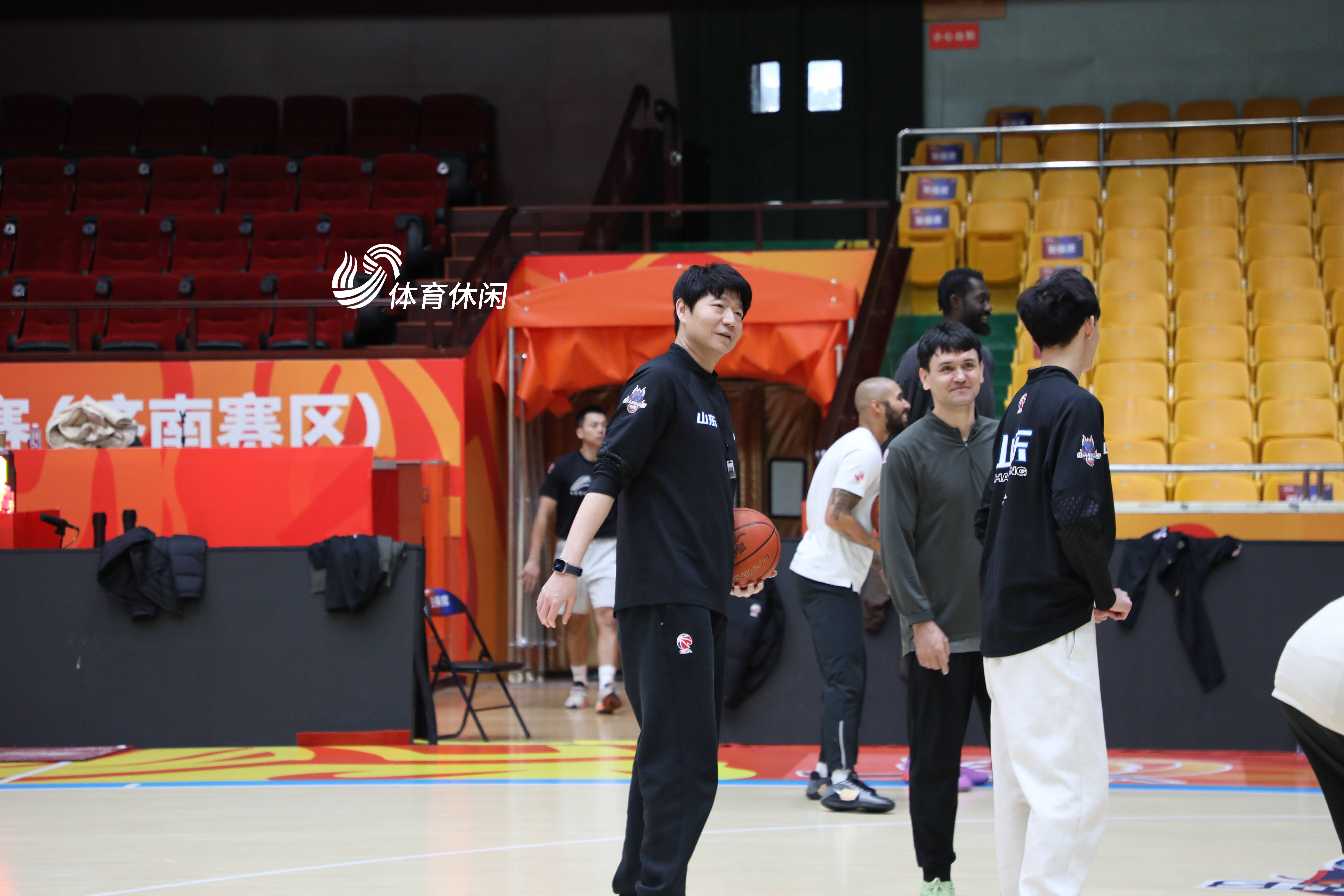 中国篮球名将宣布退役，感谢球迷支持