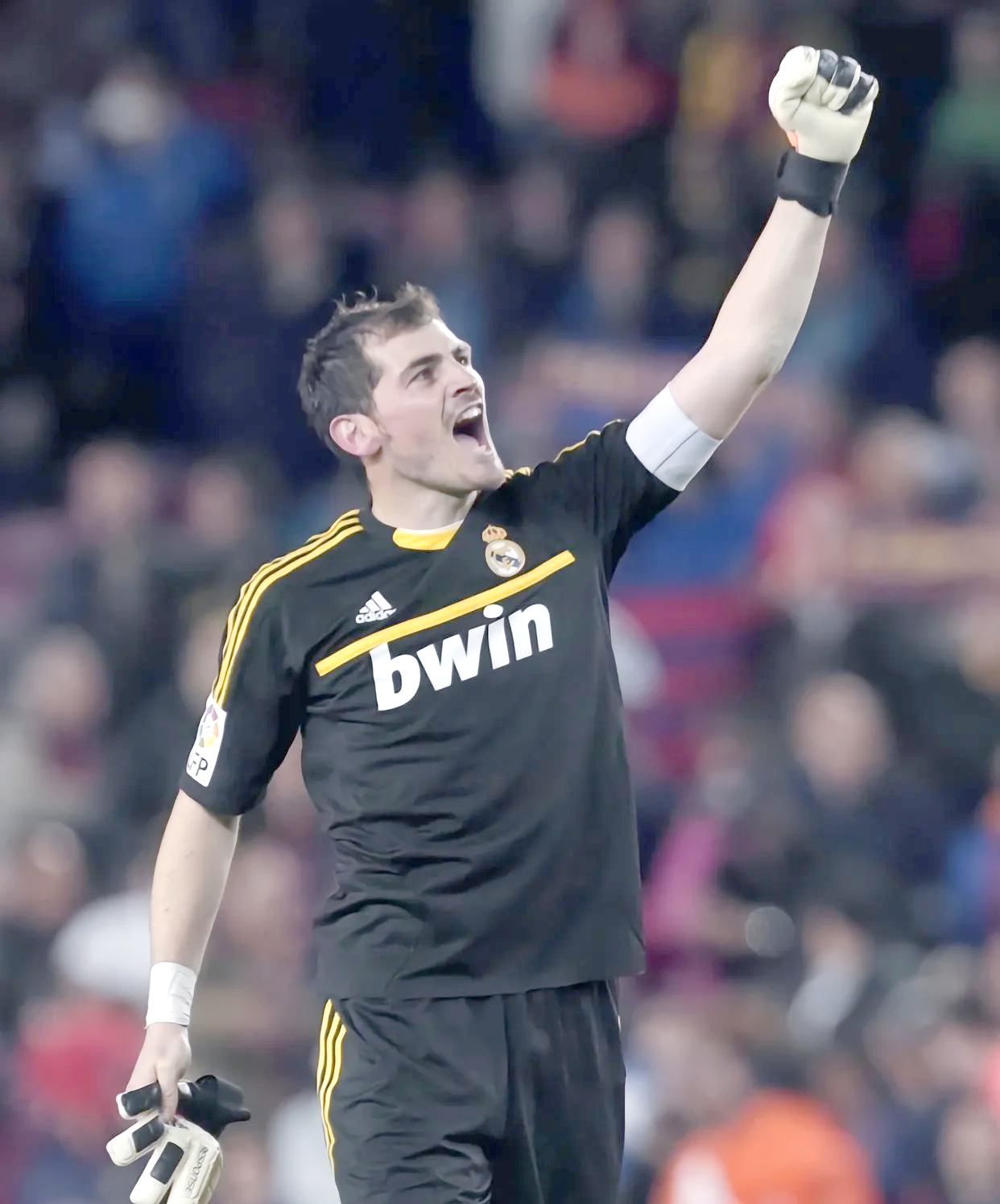 包含传奇门将卡西利亚斯宣布退役，西甲球迷感慨万千的词条