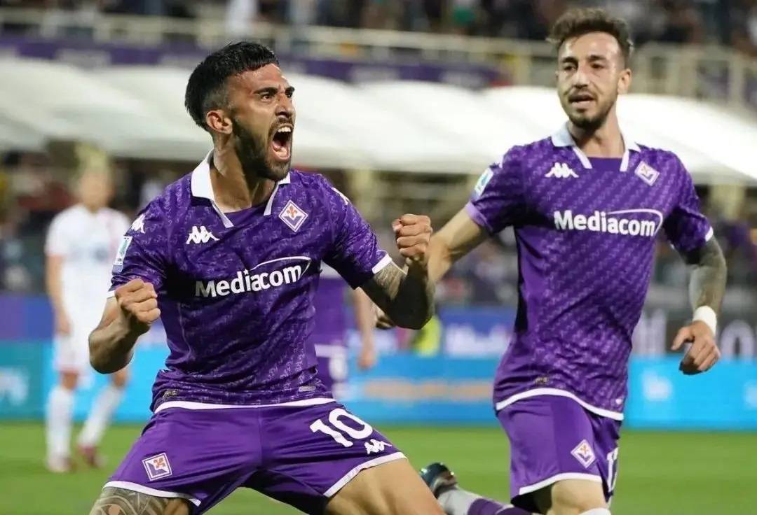 包含意甲豪强连胜，冠军之争更加悬念的词条