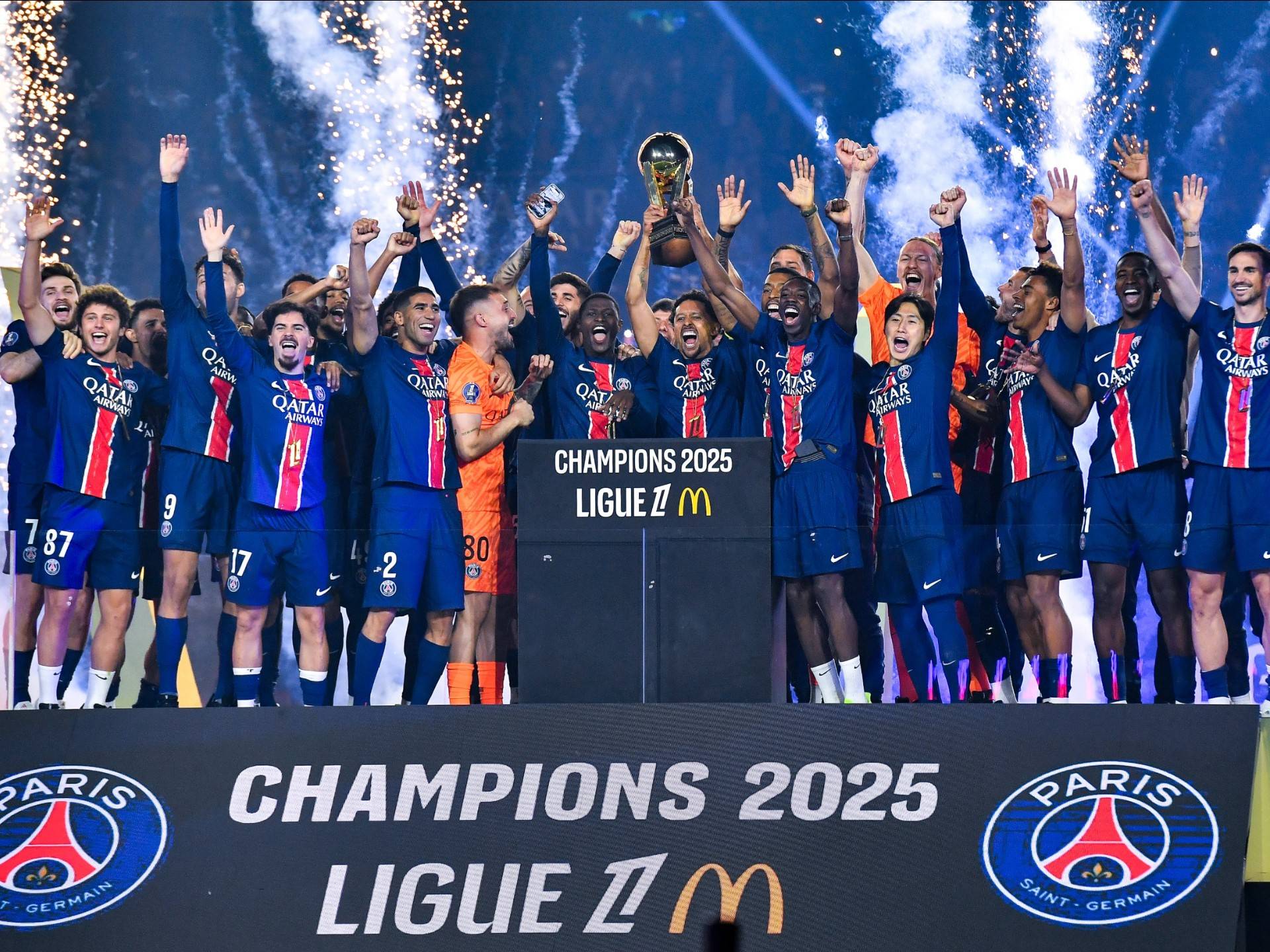 巴黎客场逆转阿贾克斯，提前晋级淘汰赛