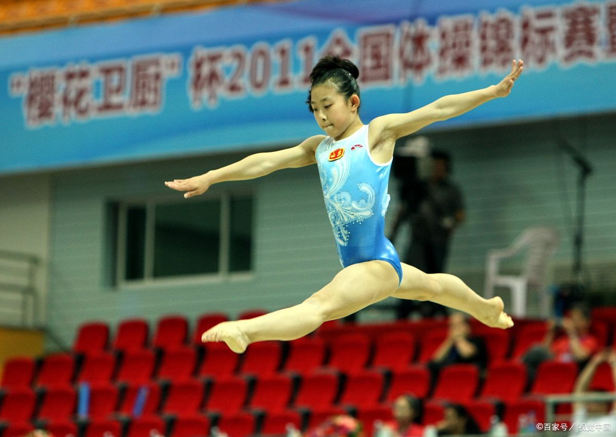 包含体操选手完美表现舞动空中摘得桂冠的词条