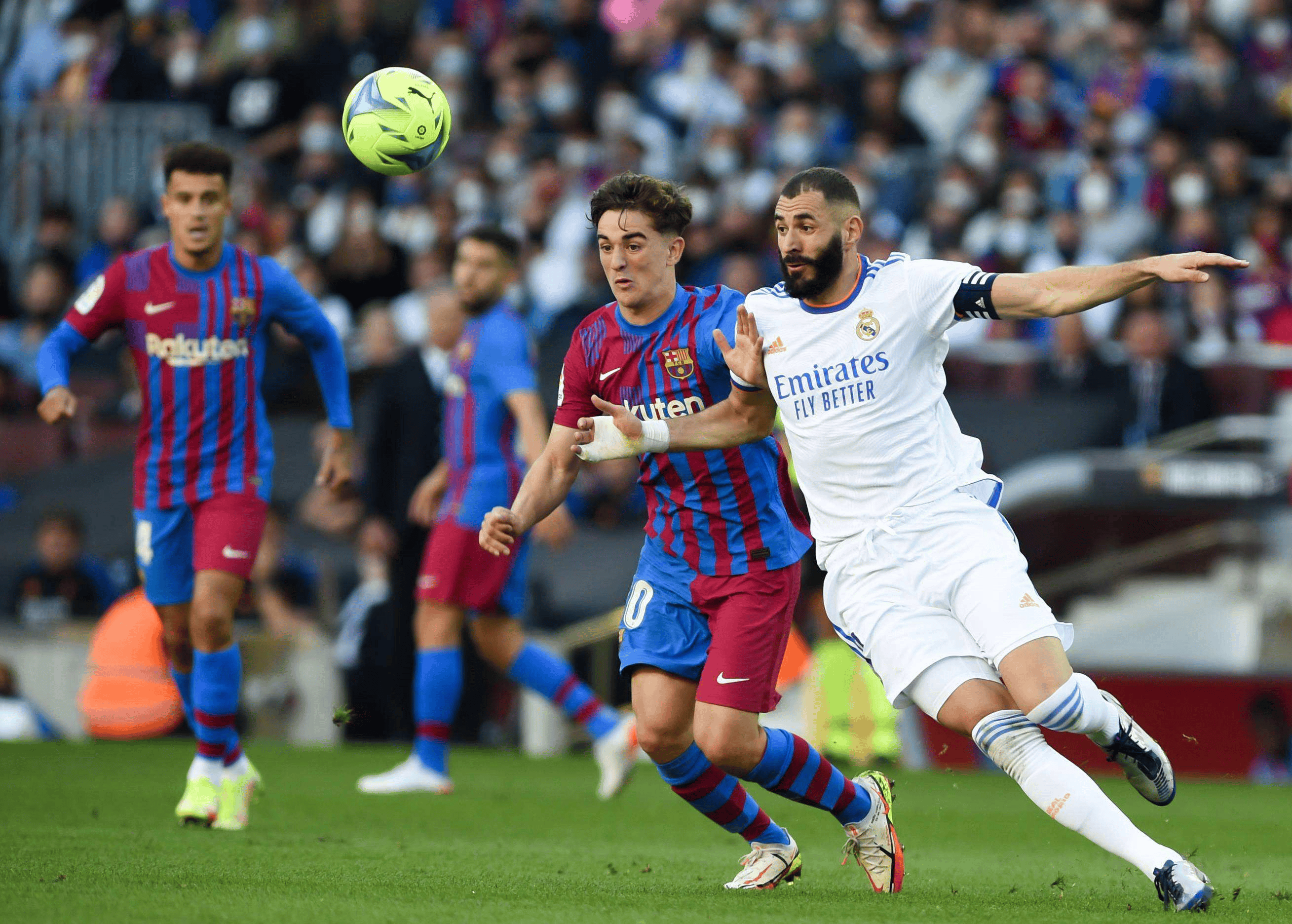 足球迎来宿敌之战，恩怨再续的简单介绍