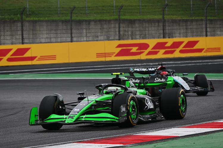 雷诺车队逆转索伯车队，汉密尔顿扛起全队