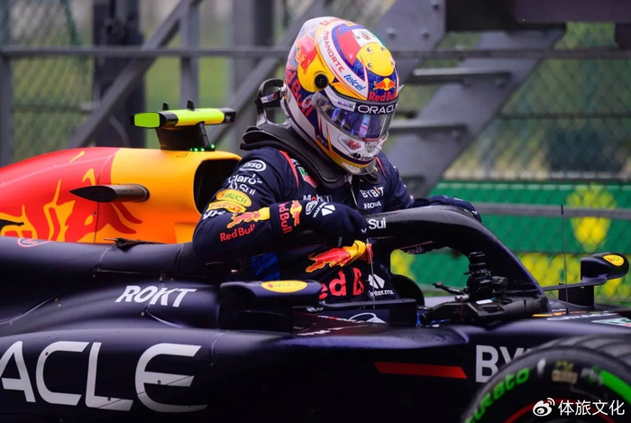 红牛车队力克雷诺车队，佩雷兹关键制胜