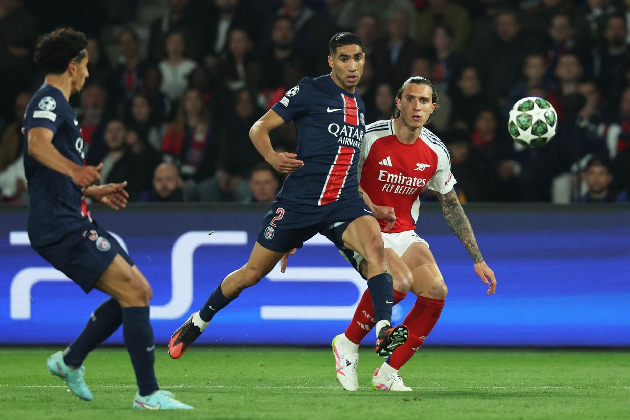 巴黎圣日耳曼防守不利暴露，