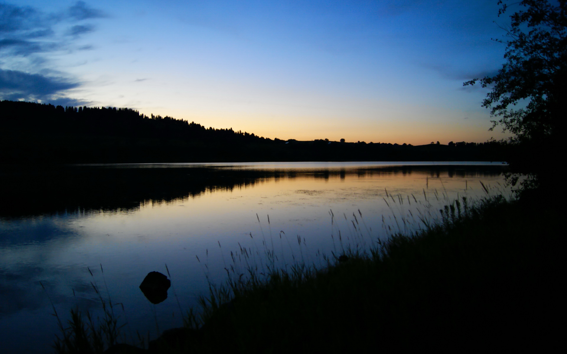 绿茵场与硬木地板的交响，美加墨世界杯焦点战映照篮网稳胜骑士的体育哲学