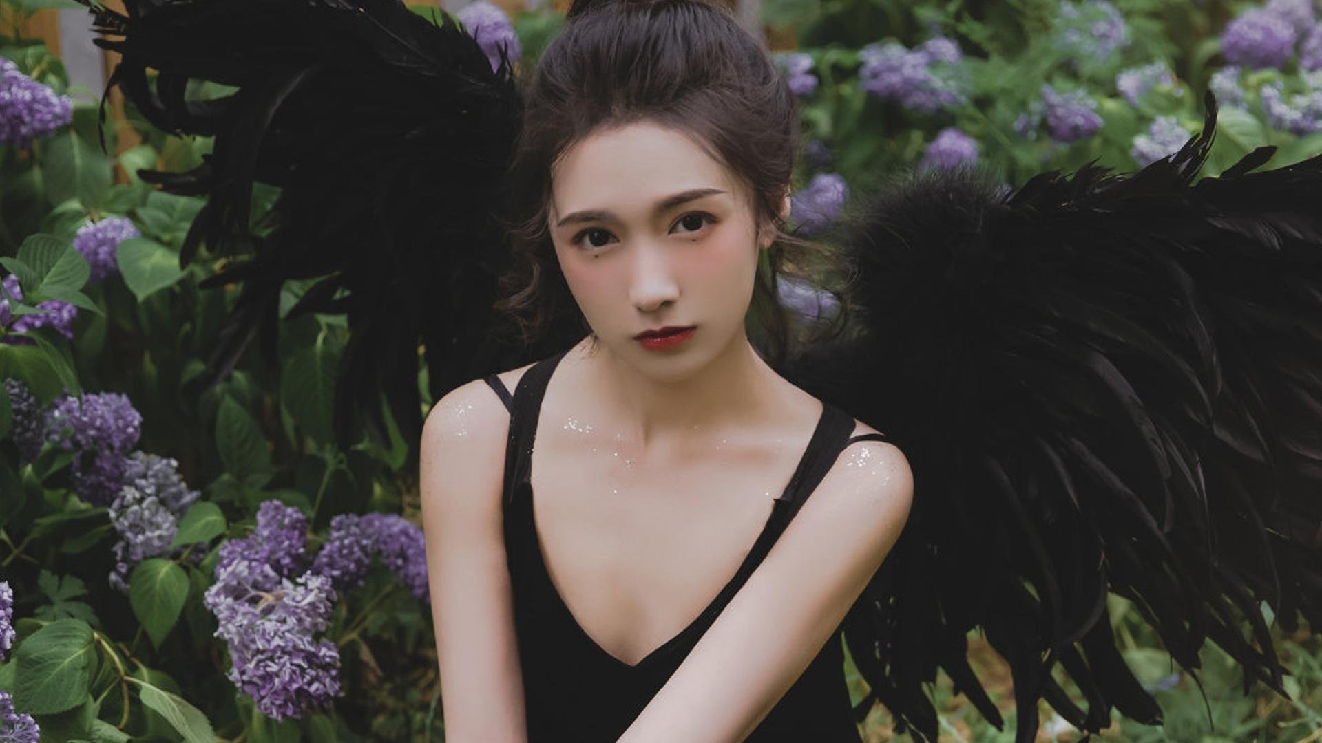 无冕之夜的小贾伦，当世界在喧嚣中沉默，一个灵魂在篮筐下苏醒