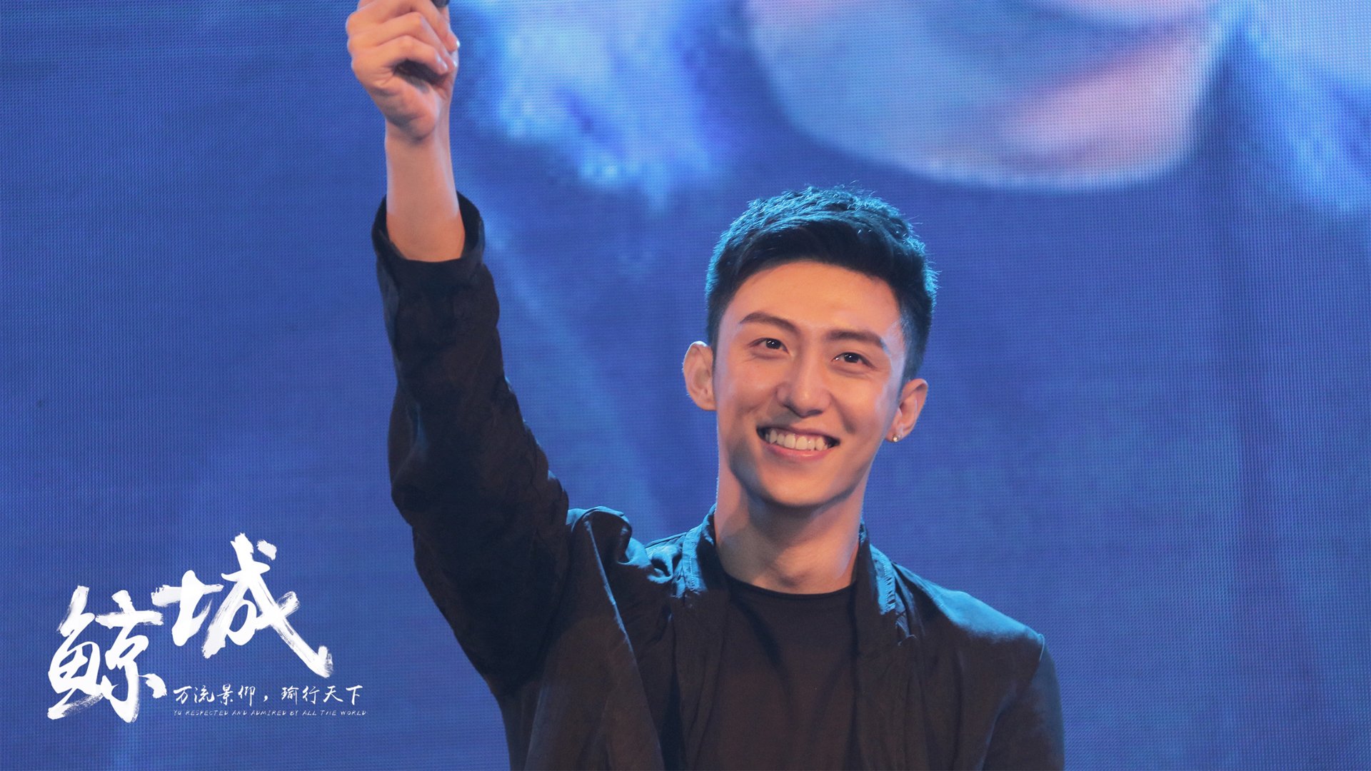 绿茵烽火未燃，篮坛已演世纪对决，雄鹿狂胜篮网背后的战略启示